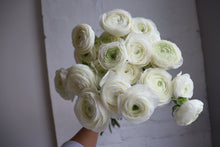 Load image into Gallery viewer, Ranunculus Bunch
